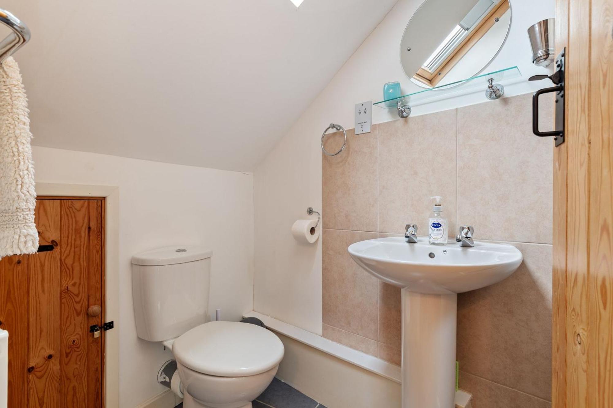 Dan Y Bryn - A Lovely 3 Bedroom House Centrally Located In Лаарн Екстериор снимка