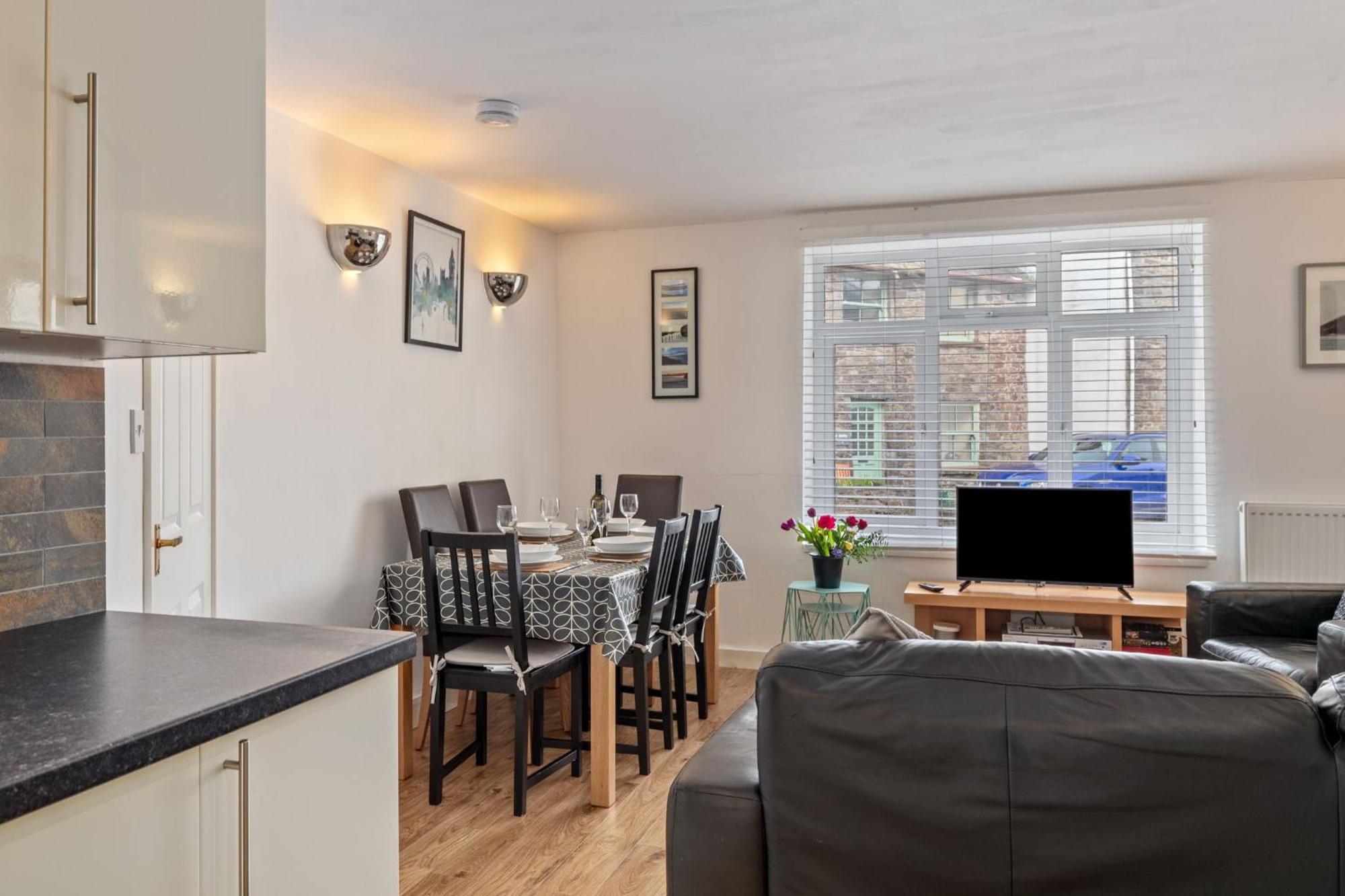 Dan Y Bryn - A Lovely 3 Bedroom House Centrally Located In Лаарн Екстериор снимка