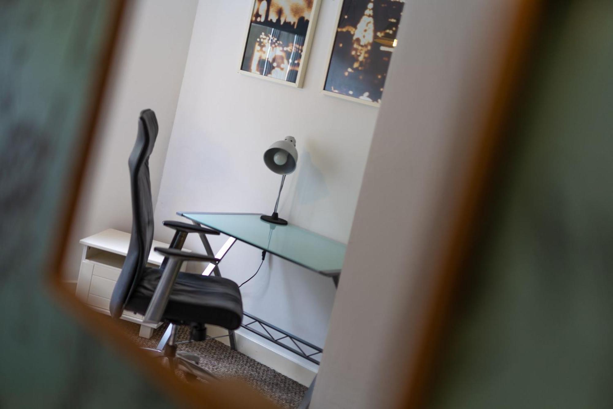 Dan Y Bryn - A Lovely 3 Bedroom House Centrally Located In Лаарн Екстериор снимка