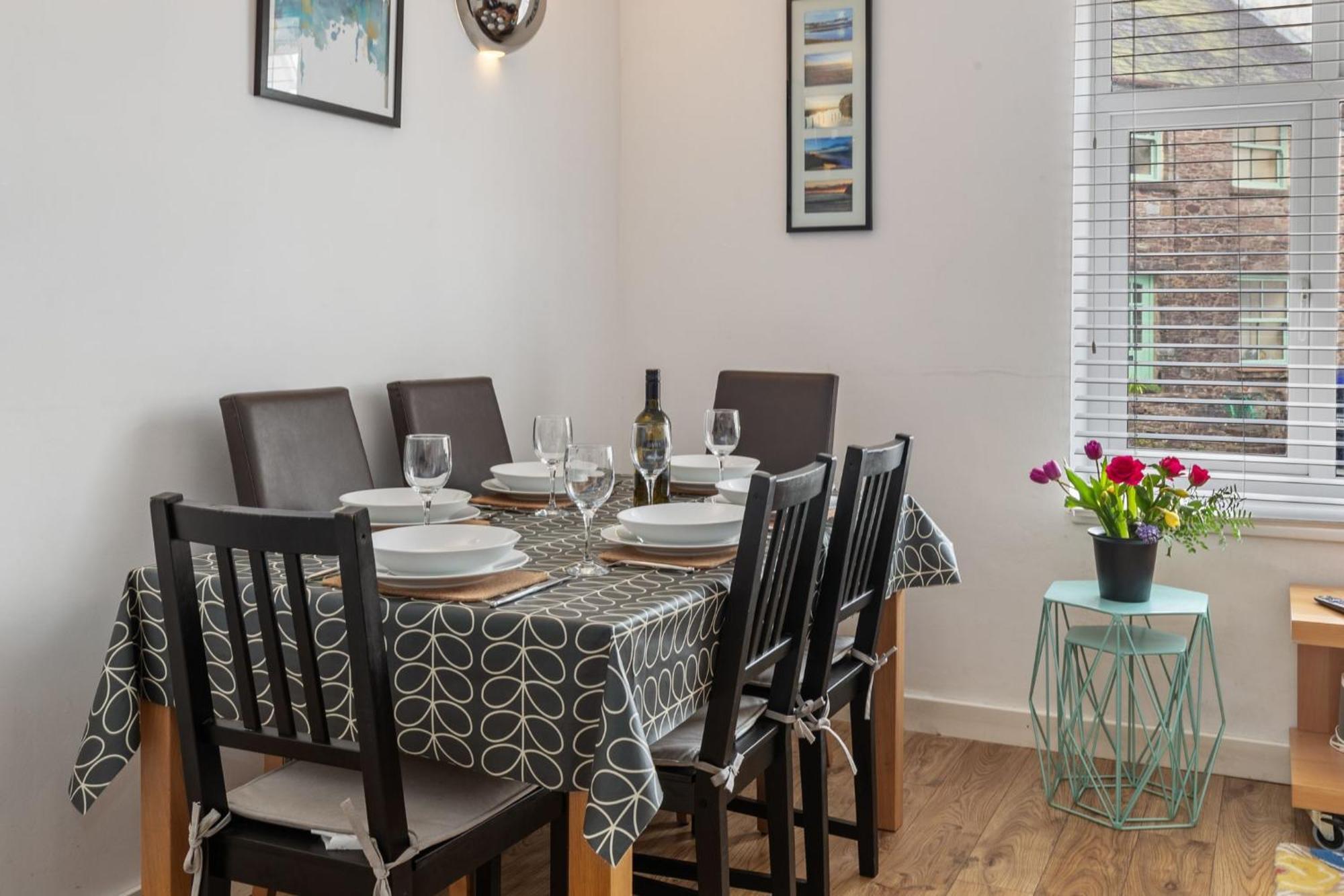 Dan Y Bryn - A Lovely 3 Bedroom House Centrally Located In Лаарн Екстериор снимка