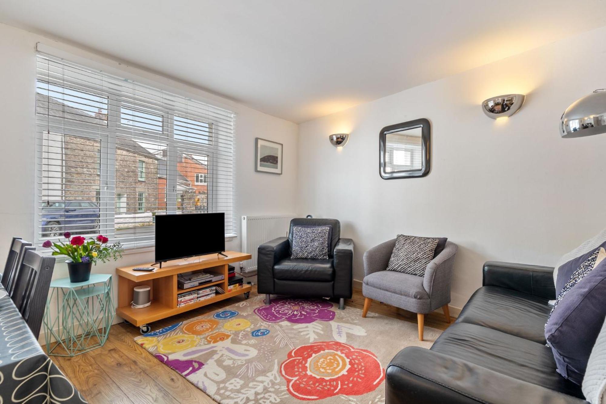 Dan Y Bryn - A Lovely 3 Bedroom House Centrally Located In Лаарн Екстериор снимка